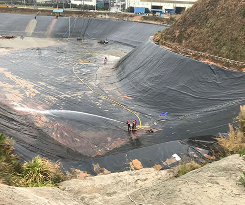 皮山废水池清理